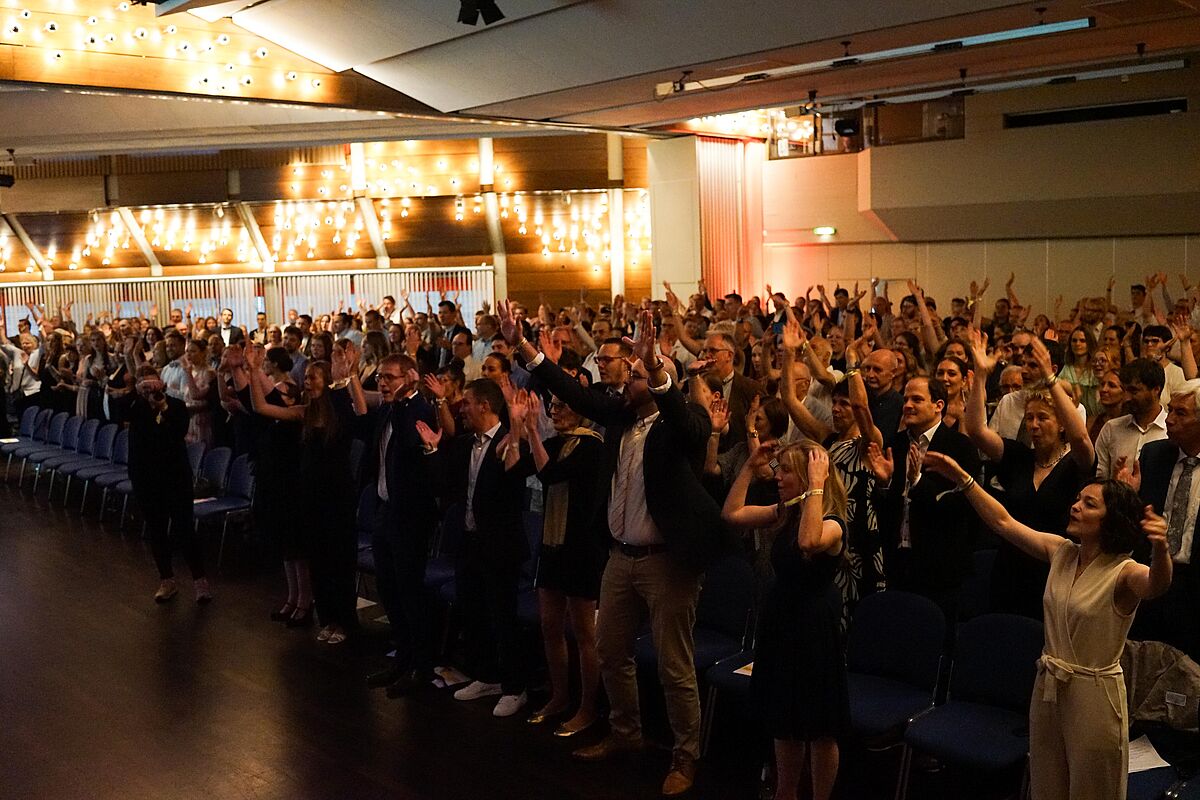 Saal singt YMCA